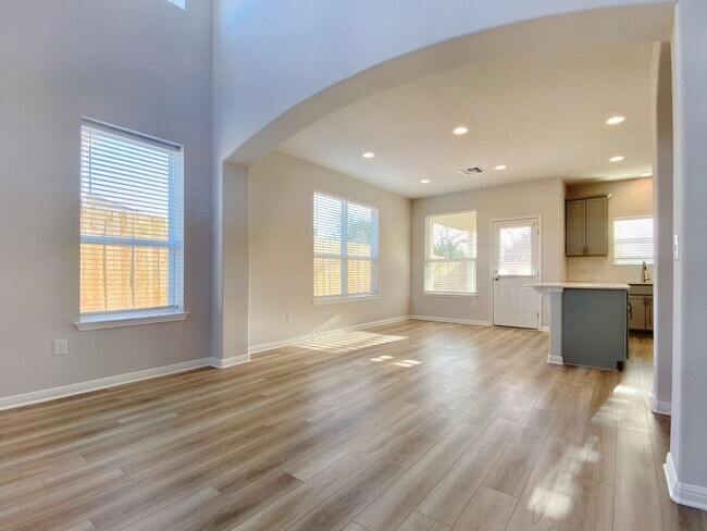 Foto del edificio - Beautiful and Spacious 4/BR 3.5/BA Modern ...