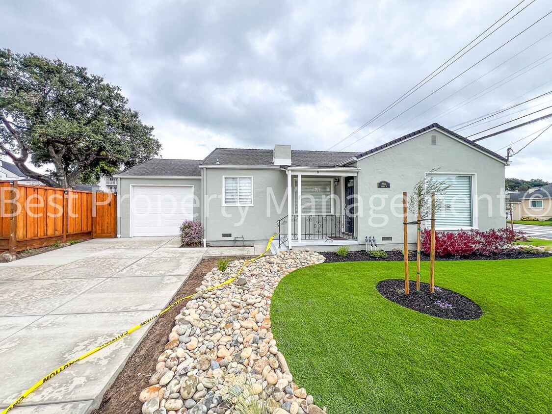 Foto principal - Charming Single-Family Home in Castro Valley