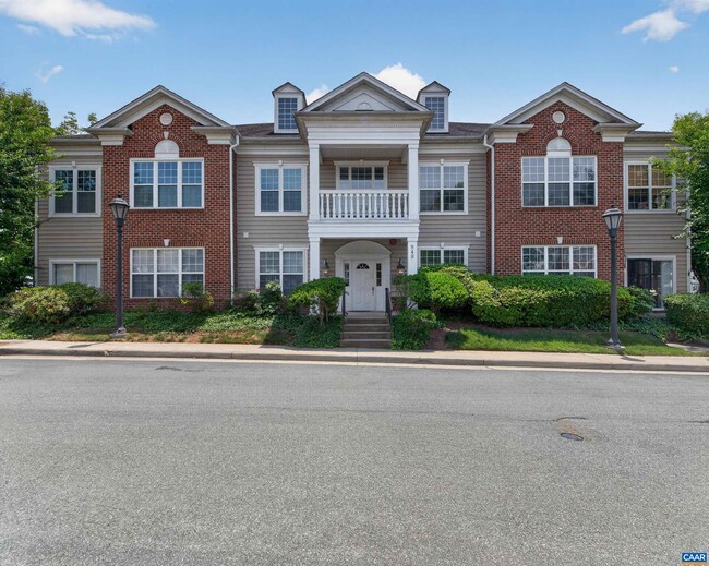 Building Photo - 949 Glenwood Station Ln