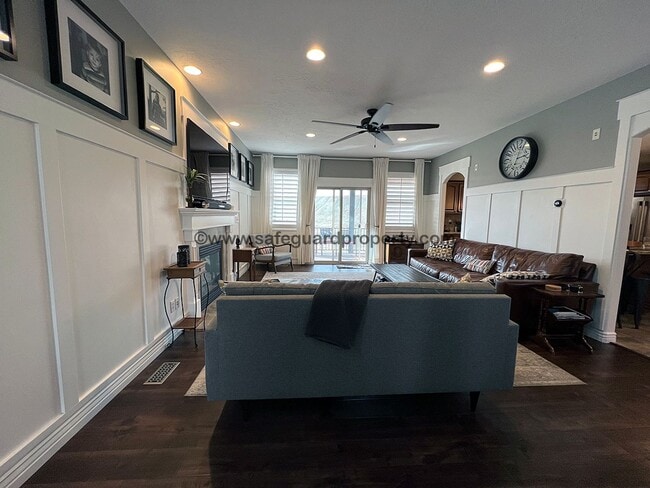 Building Photo - Stunning 5 Bedroom Home on Traverse Mountain