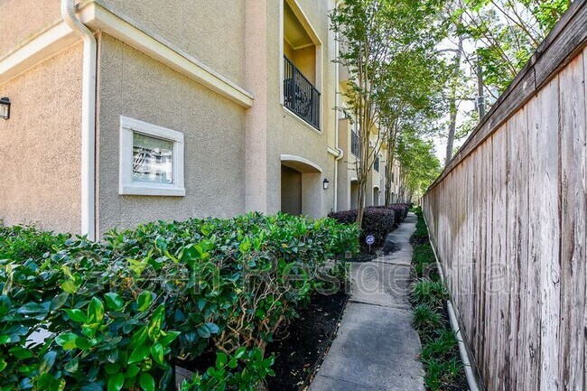 Building Photo - 12707 Boheme Dr