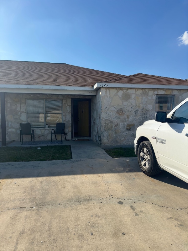 Building Photo - 7643 Oak Chase