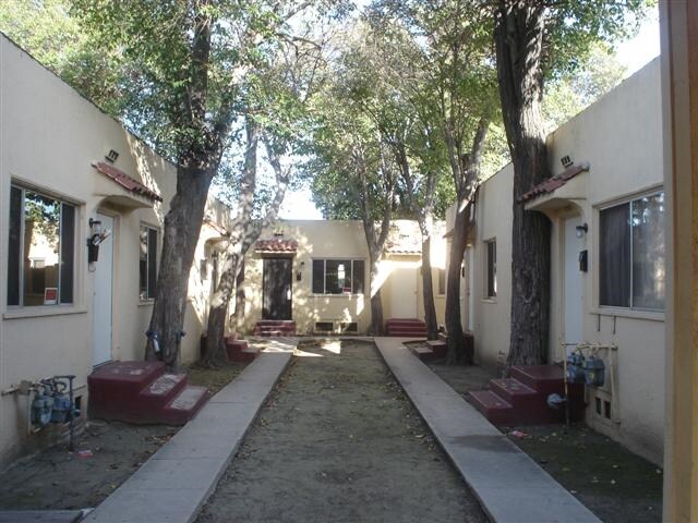 Courtyard - 6712 Marbrisa Ave
