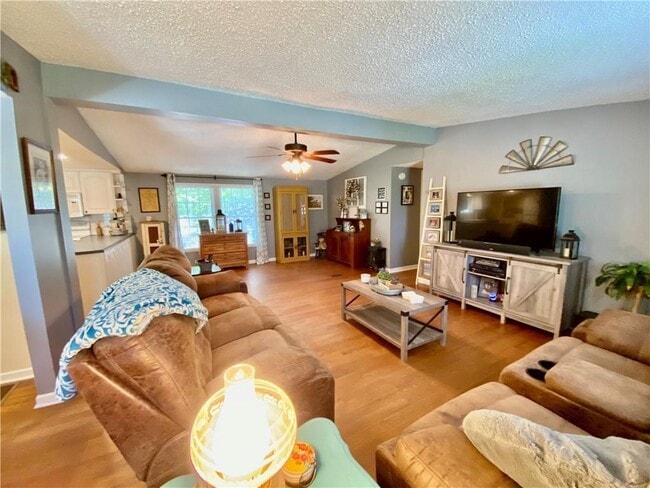 Foto del edificio - 148 Pine Tree Path