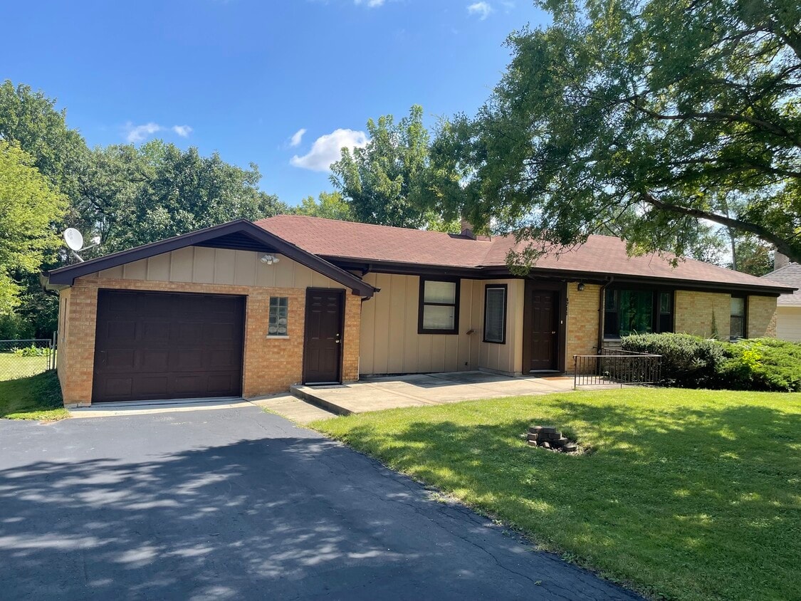 4711 Winchester Ave, Lisle, IL 60532 House Rental in Lisle, IL