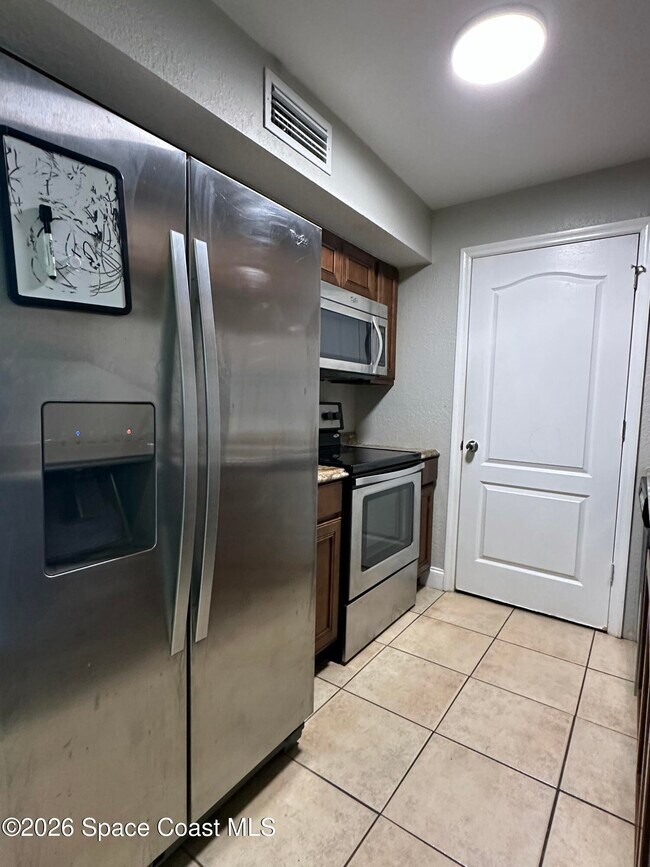 Foto del edificio - 2101 Forest Knoll Dr NE