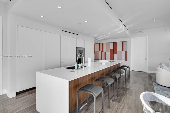 Building Photo - 6901 Collins Ave