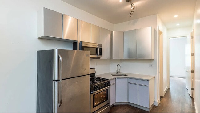 Building Photo - 222 Suydam St