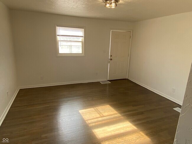 Foto del edificio - 702 W 23rd St