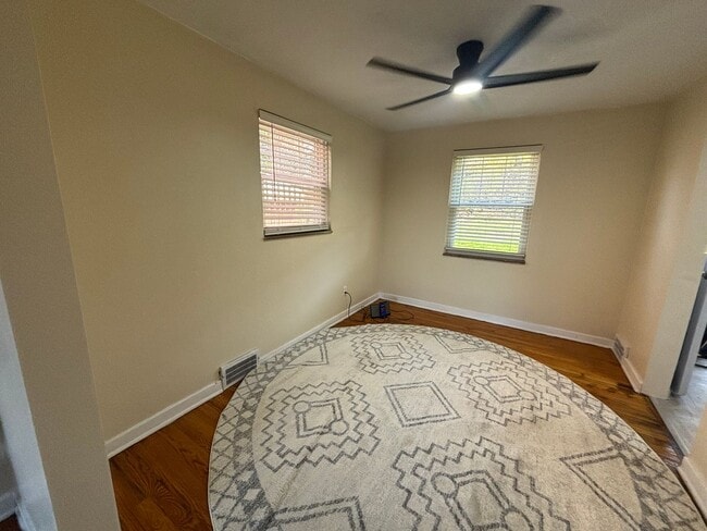 Building Photo - bev1552