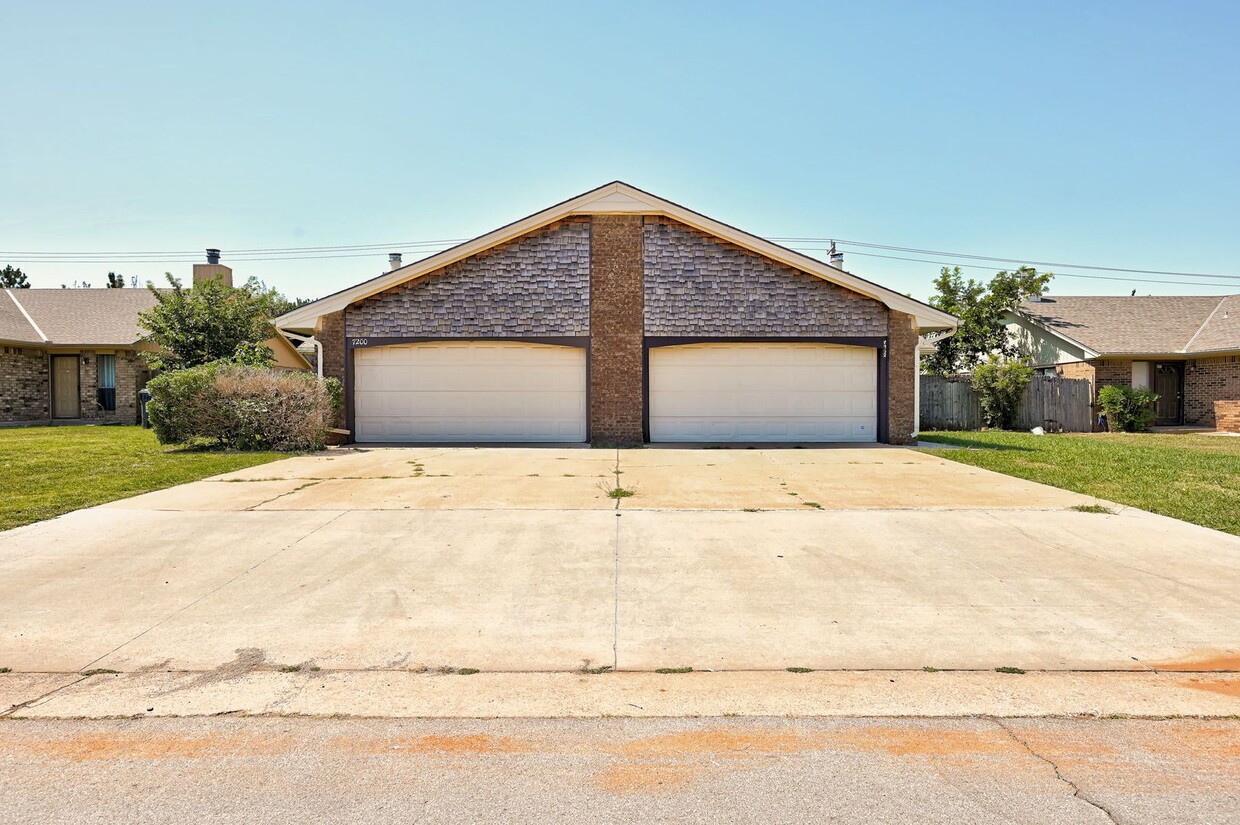 Primary Photo - Great 1/2 Duplex in NW OKC