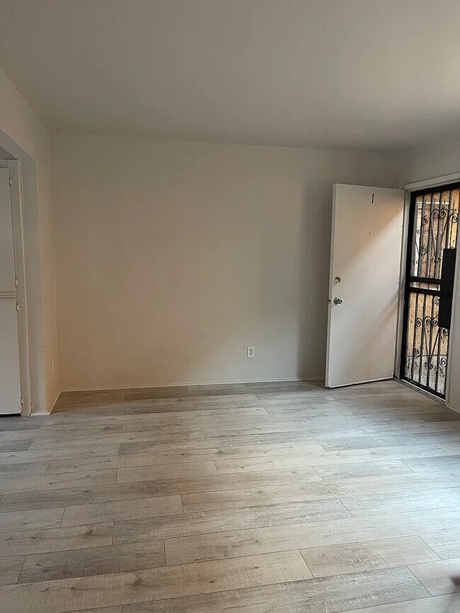 Sala de estar - 118 E 84th Pl