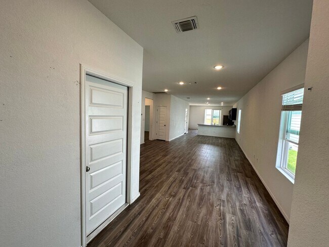 Building Photo - 3 Bedroom Single Family Home in San Antonio