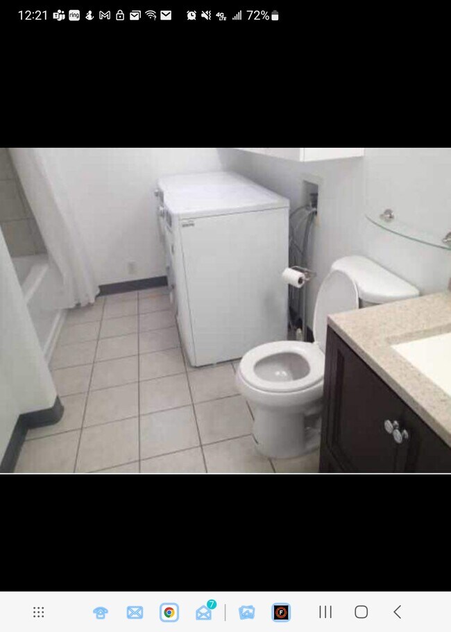 Main bathroom / utility room - 3005 Vfw St