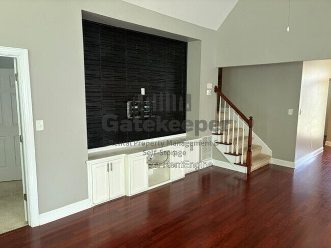 Foto del edificio - 208 Lenox Dr
