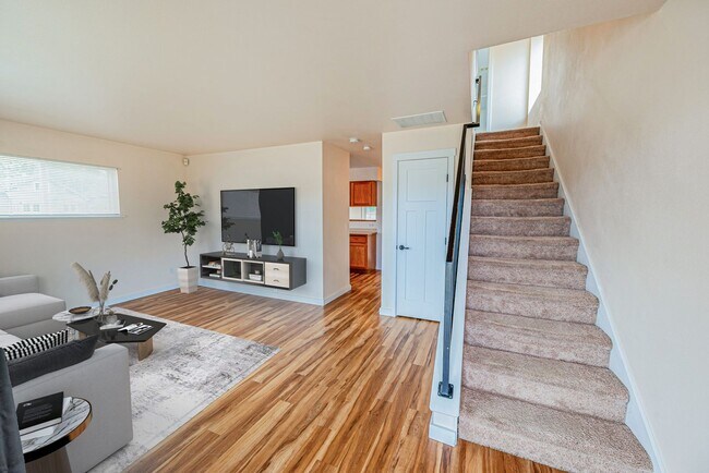 Foto del edificio - Wonderful newly remodeled 3 bedroom 1 3/4 ...