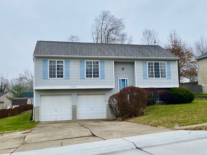 Primary Photo - Independence Bi-Level with Big Yard!