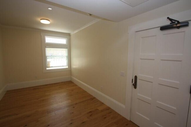 Building Photo - bedroom in San Francisco CA 94110