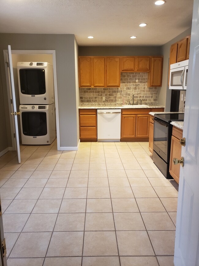 Building Photo - 1304 Dalton Dr