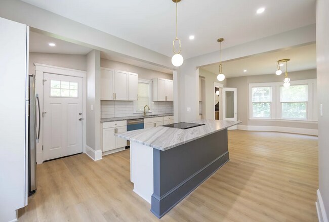 Foto del edificio - 1496 E 107th St