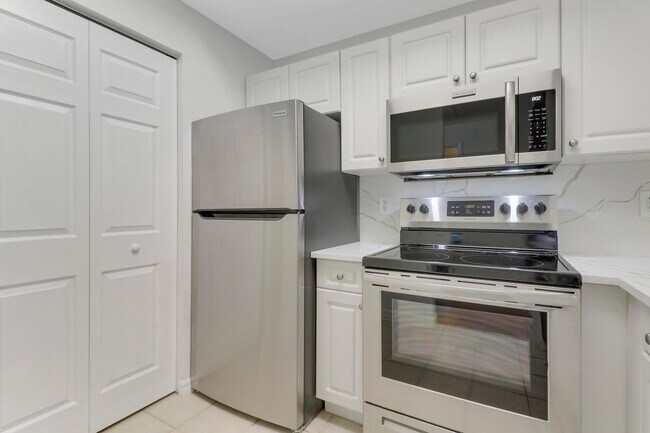 Building Photo - 2809 Amalei Dr