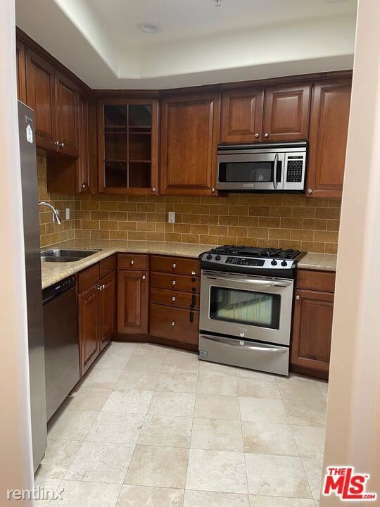 Foto del edificio - 3 br, 3 bath Condo - 12104 Hoffman St Apt 403