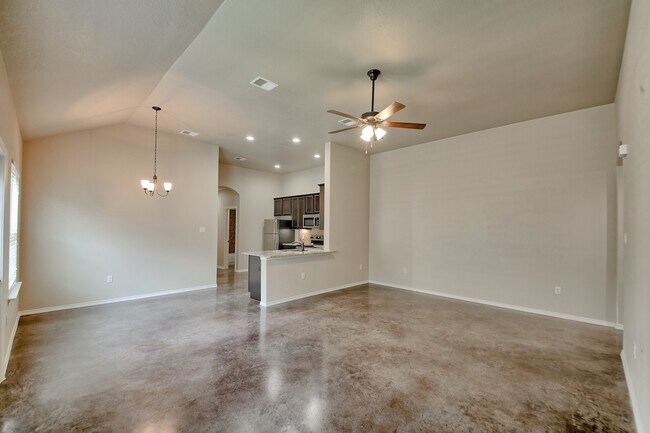 Foto del edificio - GORGEOUS 3 BEDROOM DUPLEX LOCATED IN BUDA,...