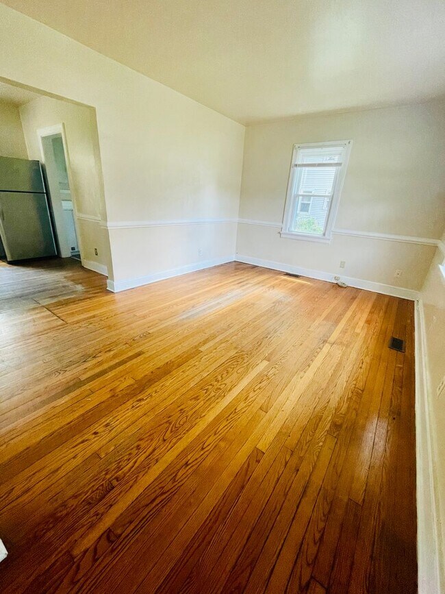 Building Photo - Adorable 2 bdrm/1 bath Bungalo w/Loft Loca...