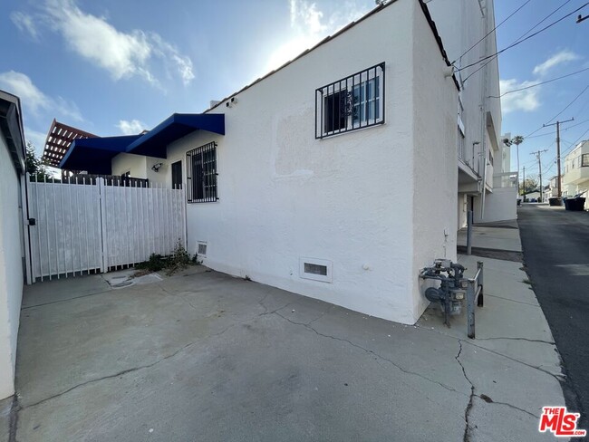 Foto del edificio - 1245 1/2 24th St