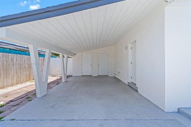 Foto del edificio - 230 NW 33rd Terrace