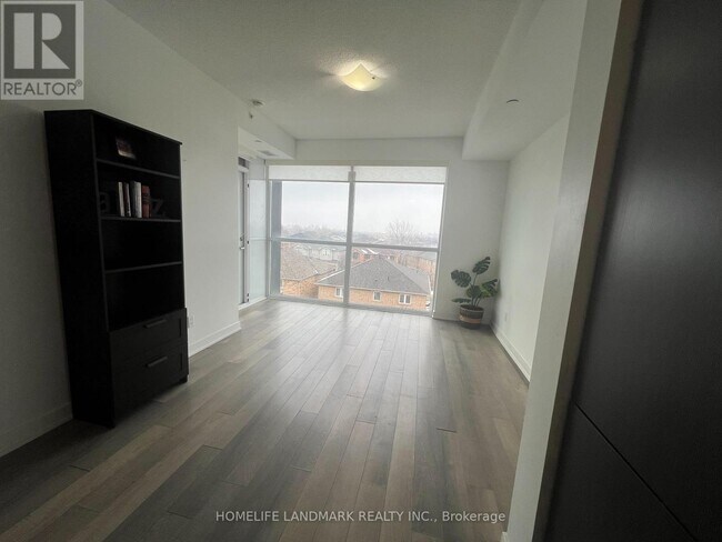 Building Photo - 5220 Dundas St