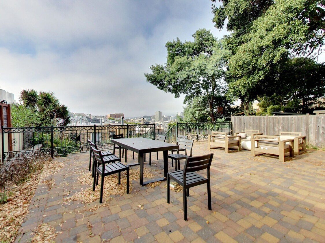 Primary Photo - LOCATION LOCATION LOCATION!! The Heart of ...