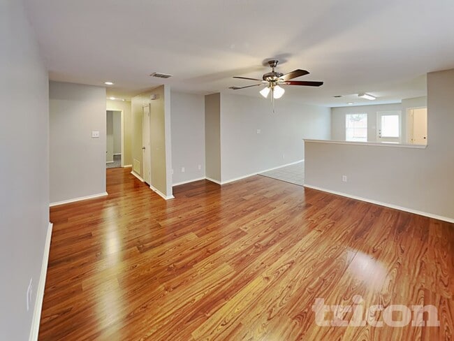 Foto del edificio - 1128 Maplewood Ln