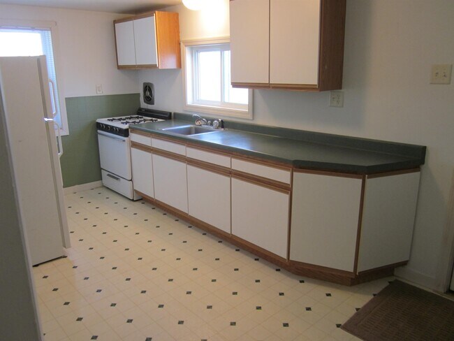 Building Photo - 488 Portsmouth Ave