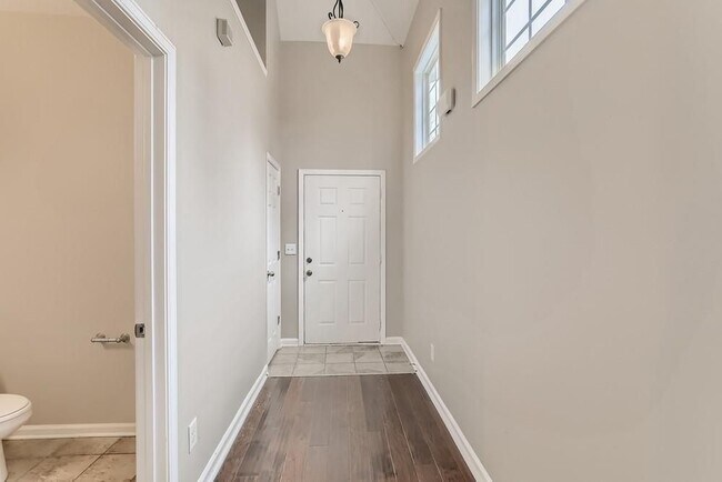 Building Photo - 2605 Gateview Ct