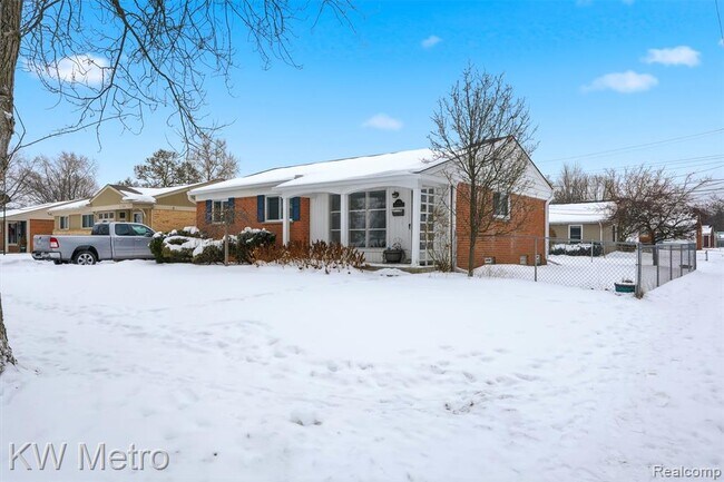 Building Photo - 1204 Montrose Ave