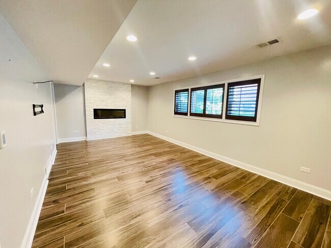 Building Photo - 637 Lavergne Ave