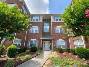 Building Photo - 6981 Hanesbrook Cir