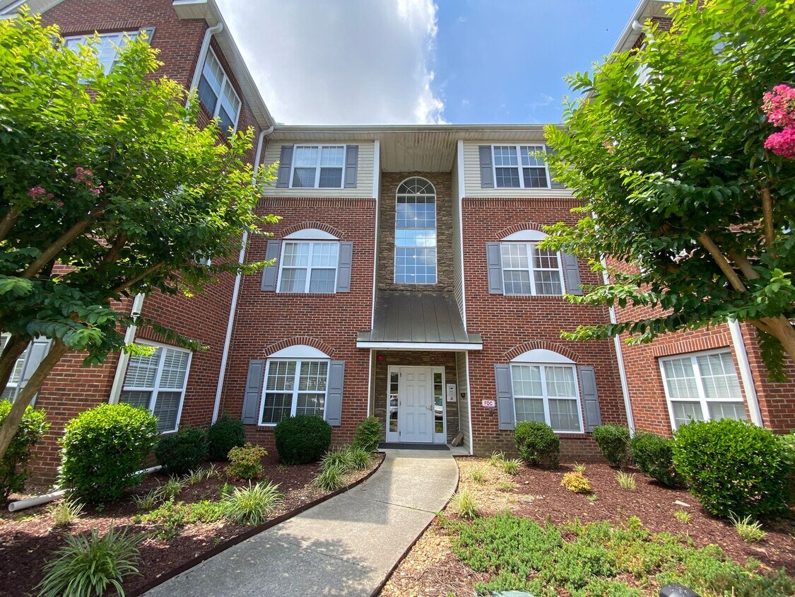 Foto principal - 6981 Hanesbrook Cir