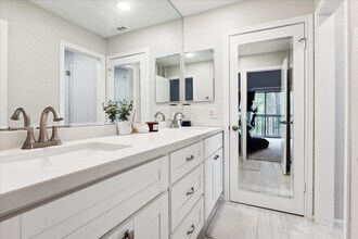 Building Photo - 11711 Memorial Dr