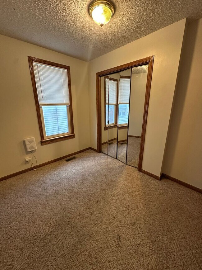Foto del edificio - Edwards Street Duplex