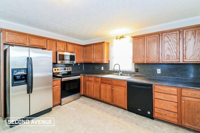 Building Photo - 6633 Seminole Dr