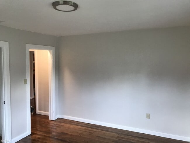 Building Photo - 2 br, 1 bath Duplex - 702 Covington Avenue