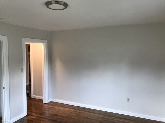 Foto del edificio - 2 br, 1 bath Duplex - 702 Covington Avenue