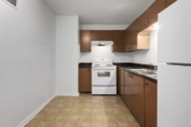 Building Photo - 420 W 89th St