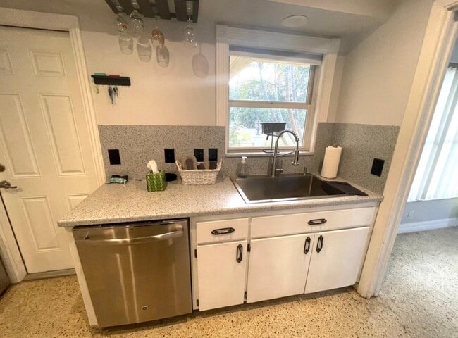 Foto del edificio - 245 Bel Forest Dr