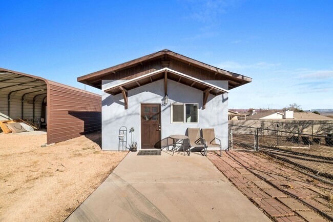 Building Photo - Charming 3 Bedroom Home Plus Casita