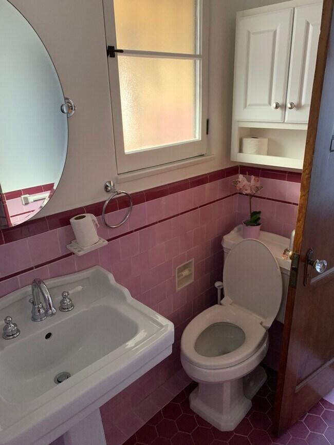 Bathroom - 1130 S Crescent Heights Blvd