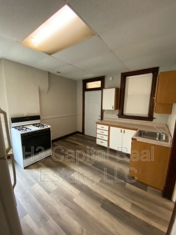 Foto del edificio - 2214 Edison Ave