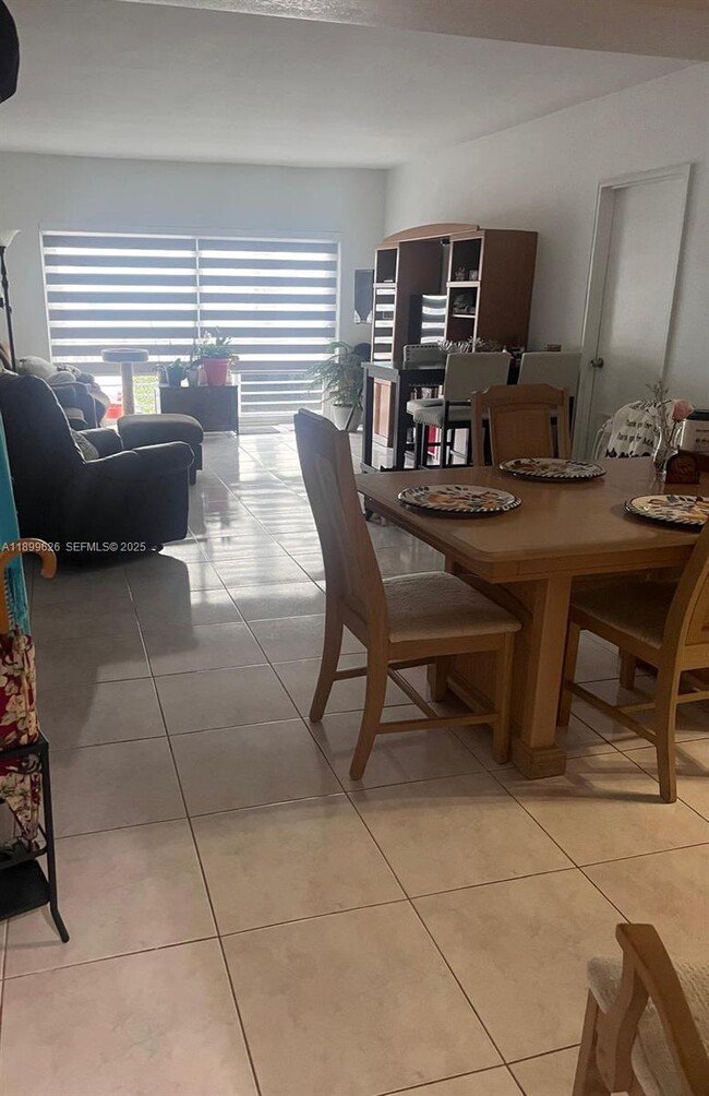 Building Photo - 1880 S Treasure Dr